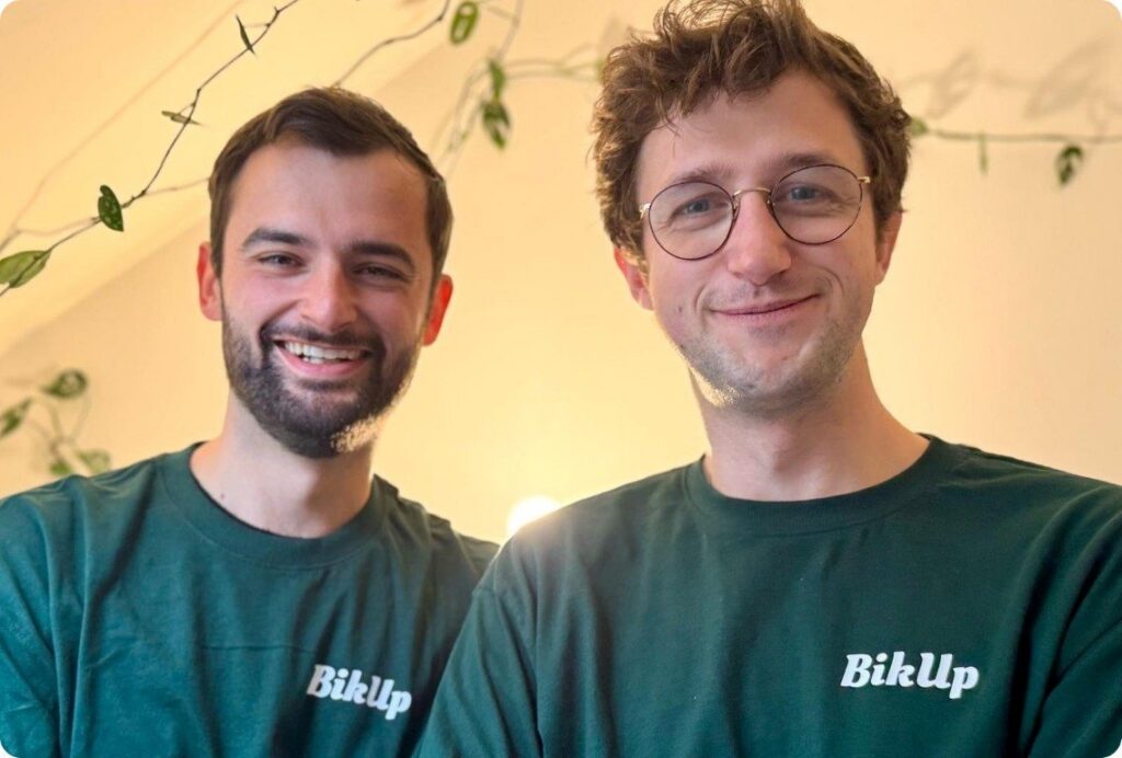 Les fondateurs de BikUp en tee-shirt BikUp